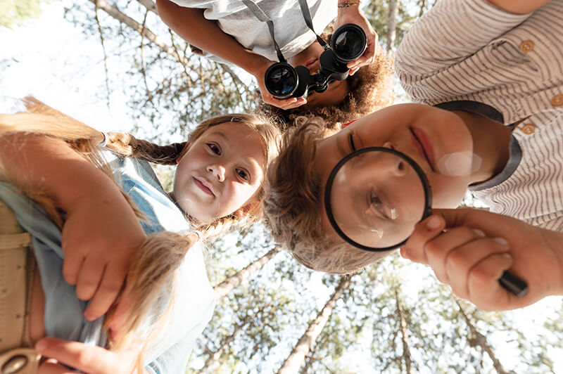 kids-participating-treasure-hunt (1)